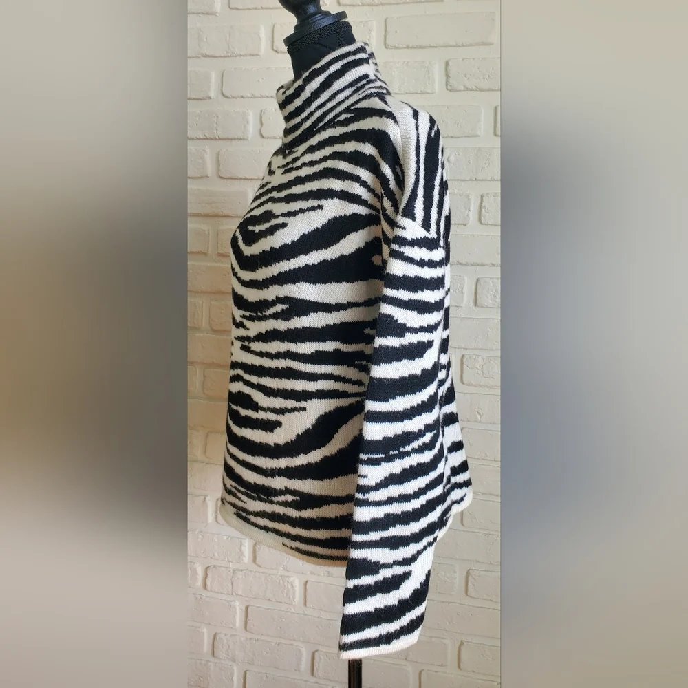 NWT Vera Moda Zebra Animal Print Turtleneck Sweater Size Medium - Picture 9 of 16